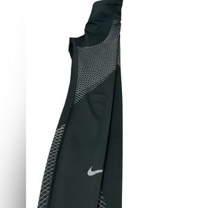 Nike women's zonal strength leggings NWOT
